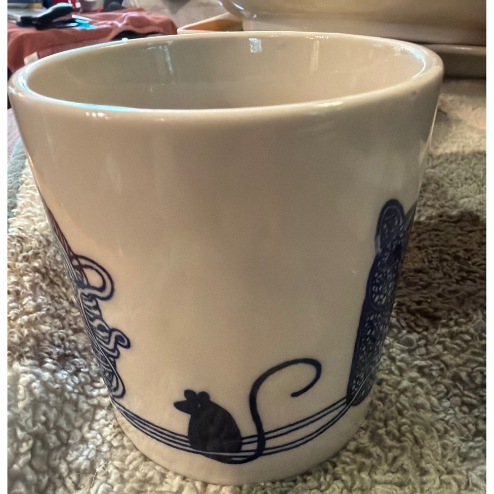 Le Chat Blue White Ceramic Coffee Mug Cat Yarn Ball Mouse Whimsical Tea Cup - Picture 3 of 3
